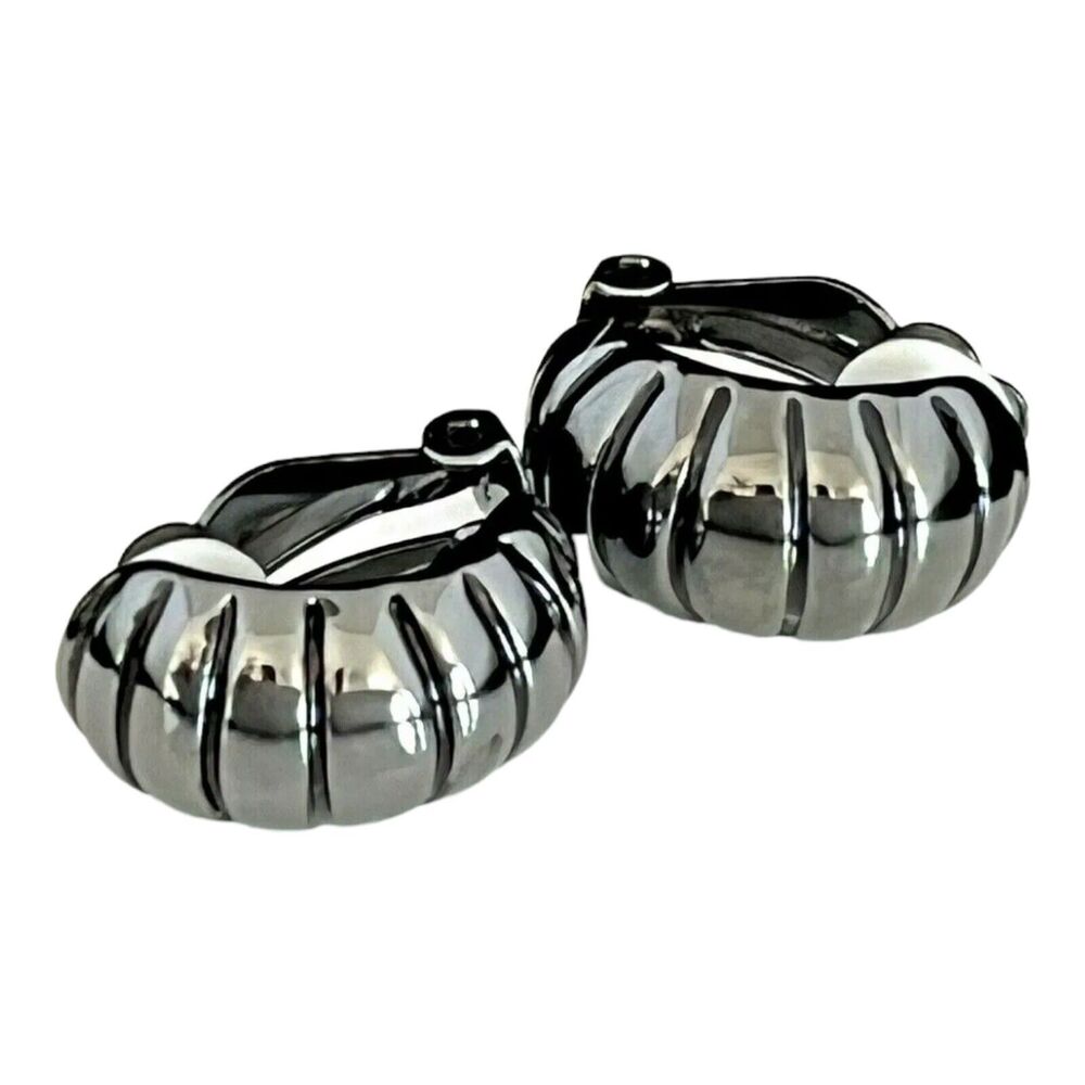Vintage 1980s Half Hoop Earrings Hematite Tone Ribbed Clip On - 12R